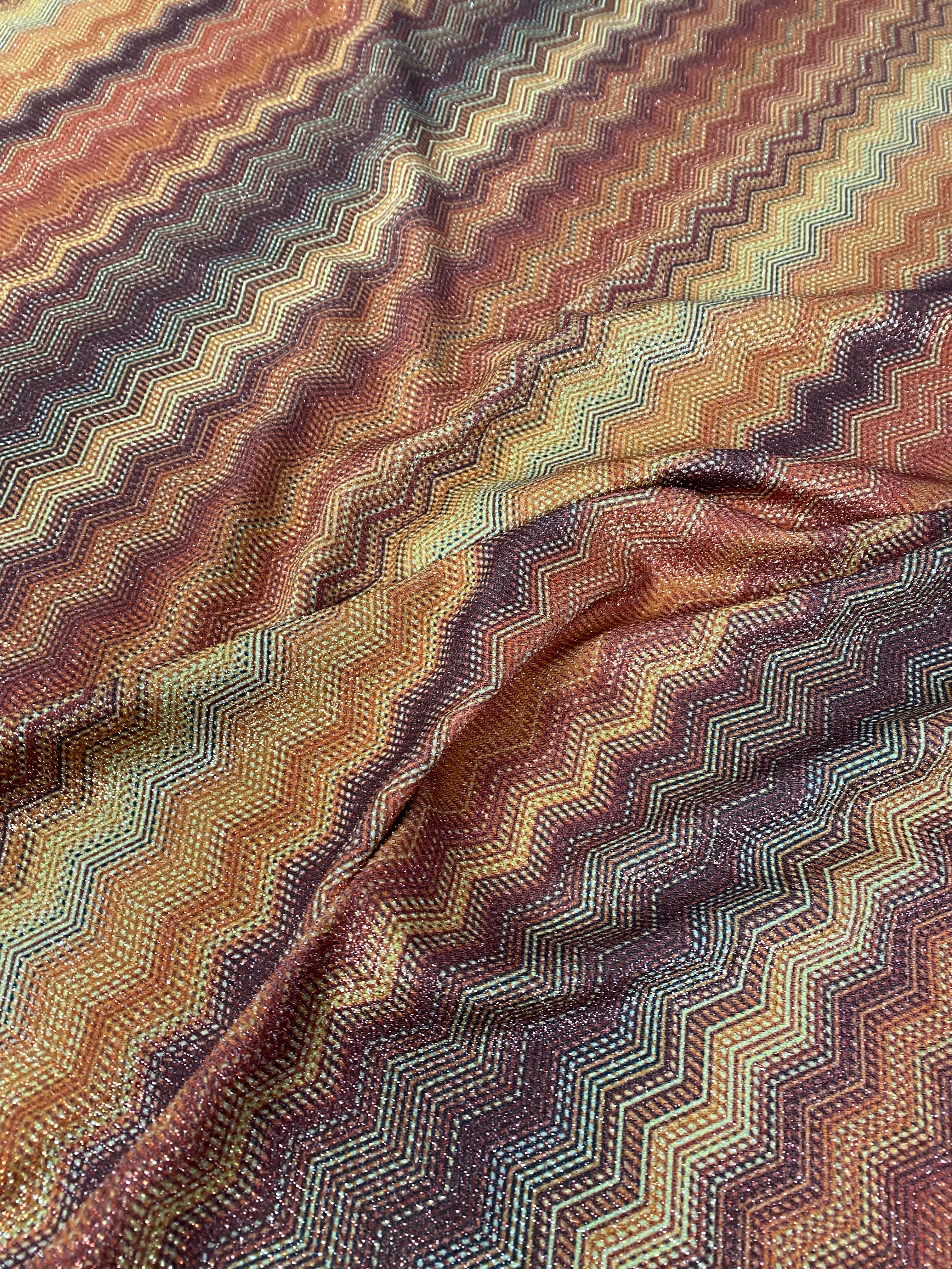 Tejido de punto en zigzag con lurex: elástico en 4 direcciones para proyectos de moda