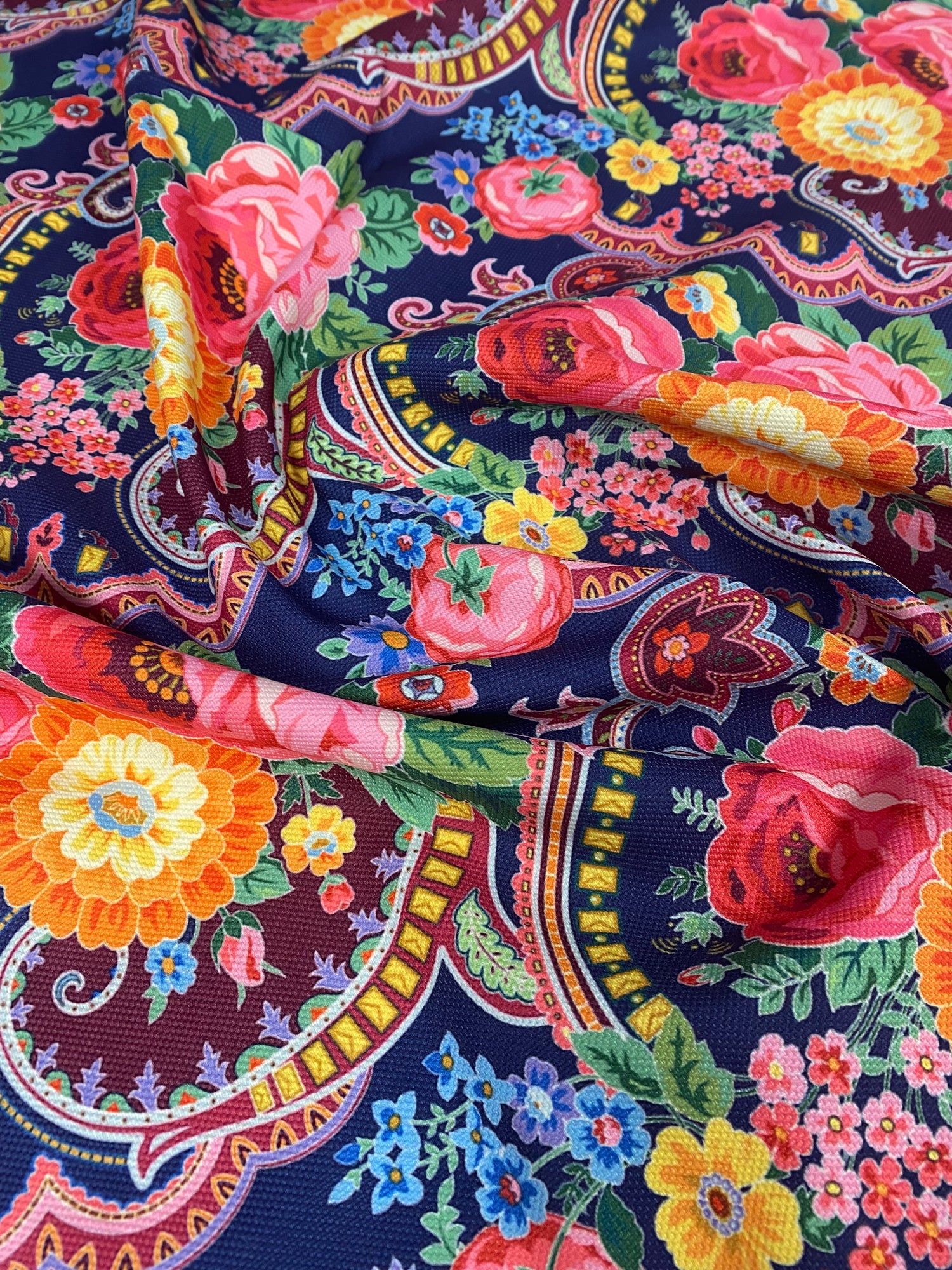 Büyük-Polsterstoff mit Blumenmuster – stilvolles und langlebiges Design