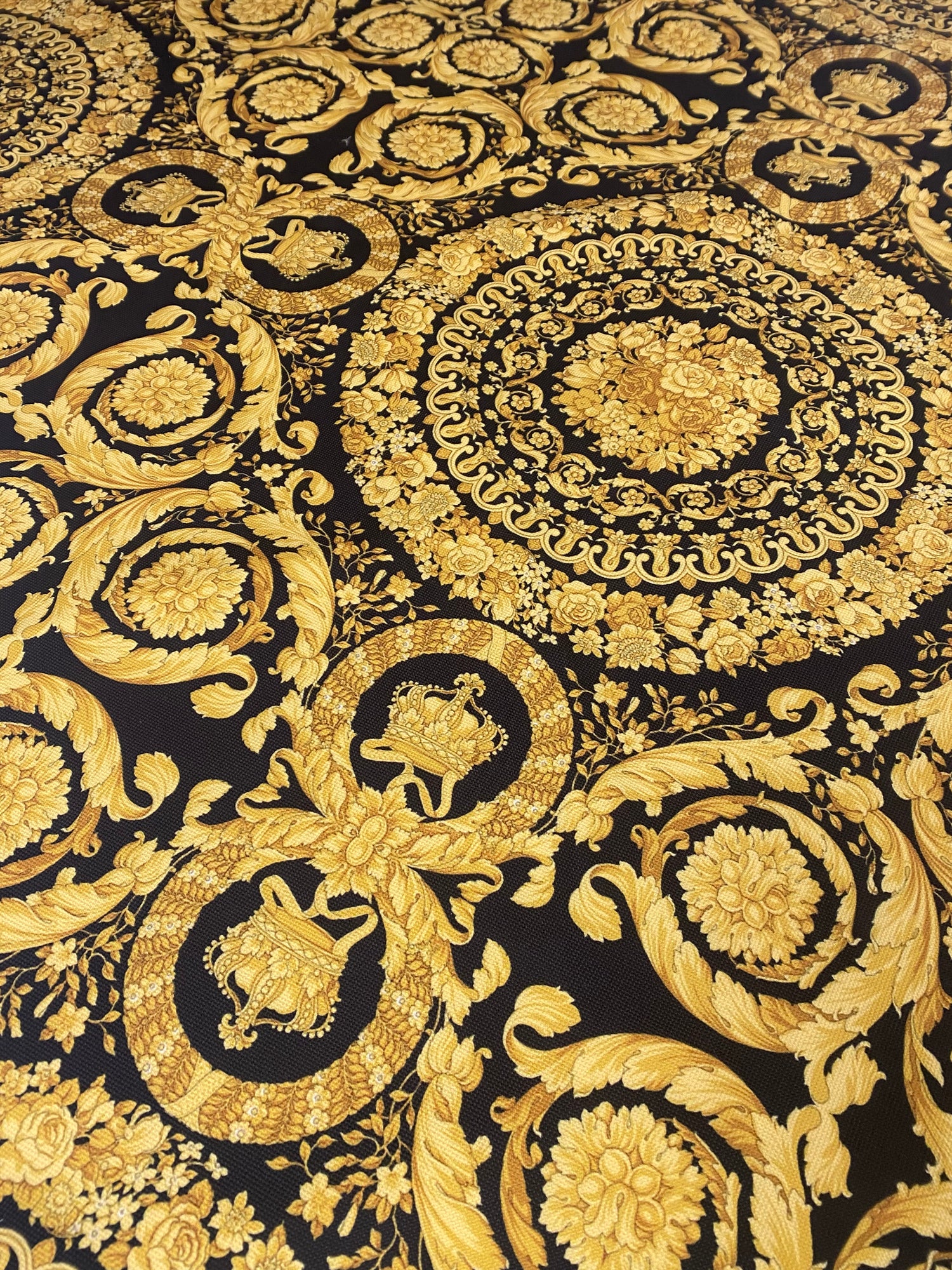 Barok Design Upholstery Fabric - Elegant Floral Design for Home Décor