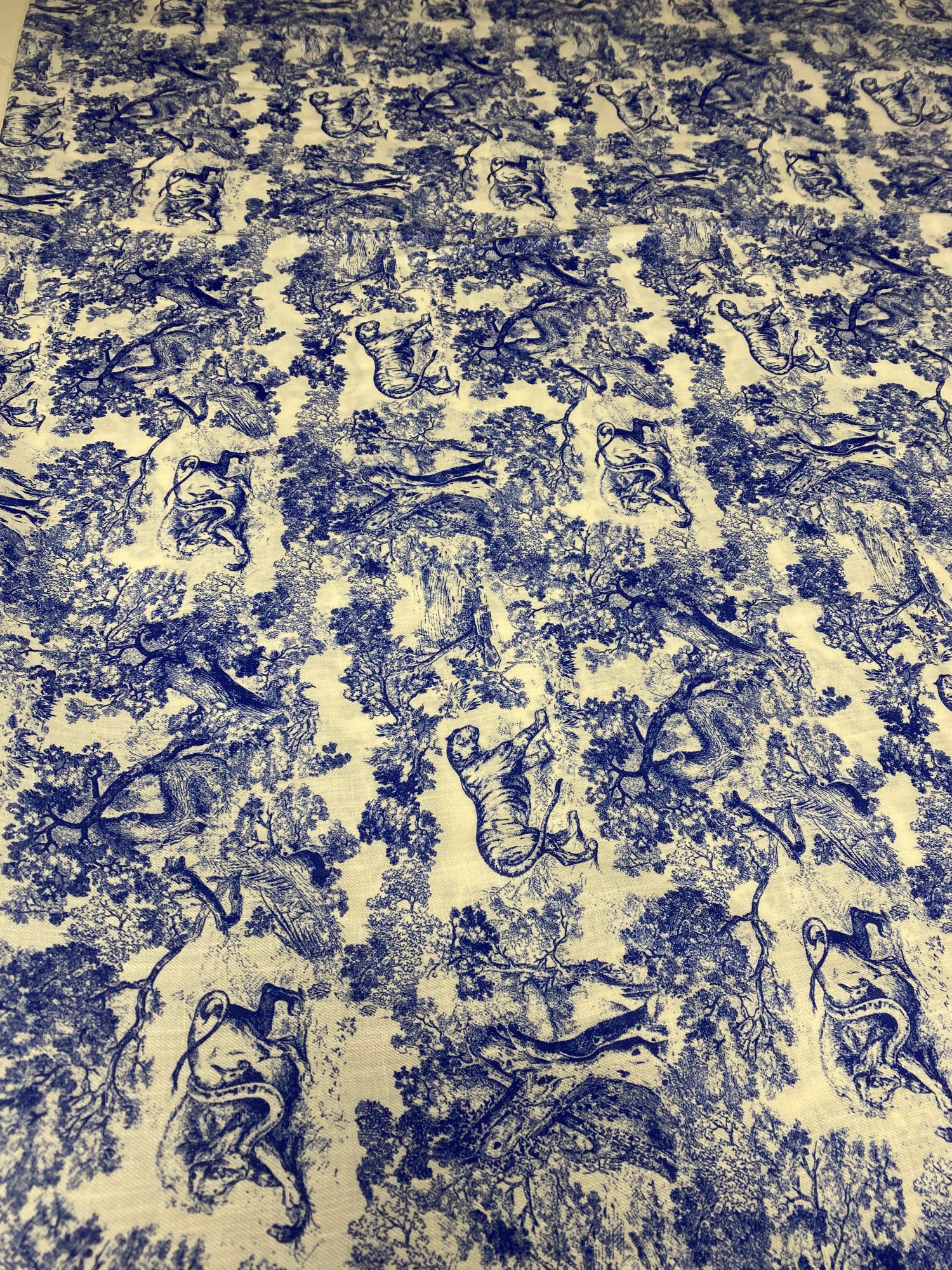 Lion Design Linen Fabric - Elegant Soft and Versatile for Home Decor