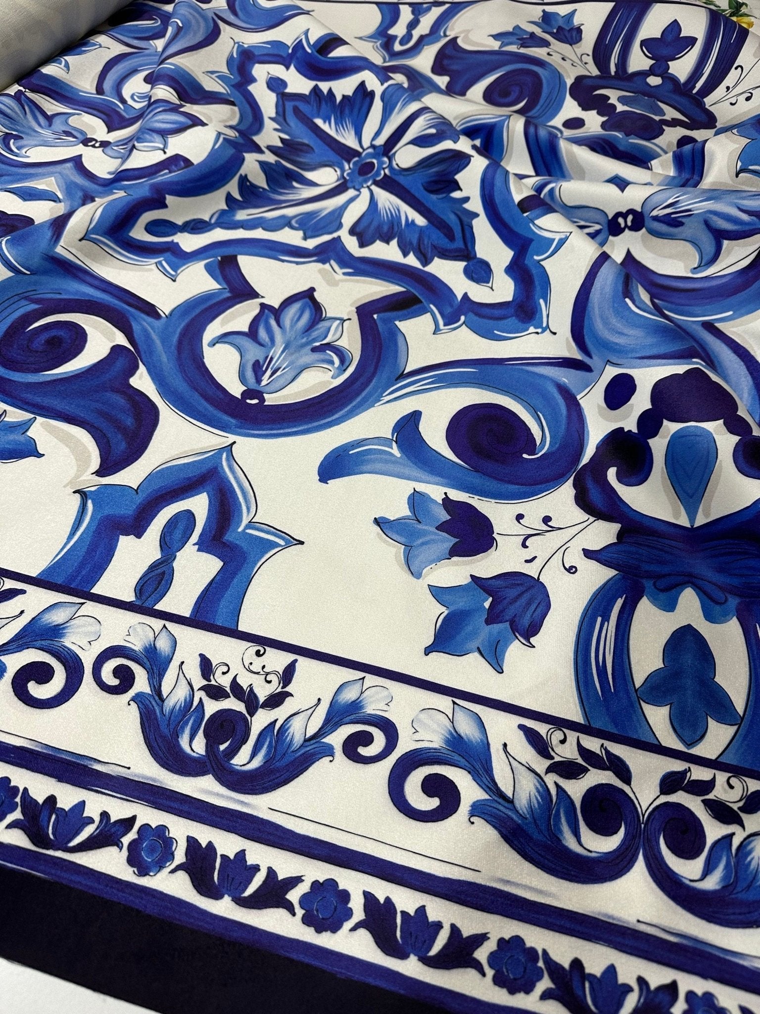 Big majolica Pattern Velvet Upholstery Fabric - Whotex