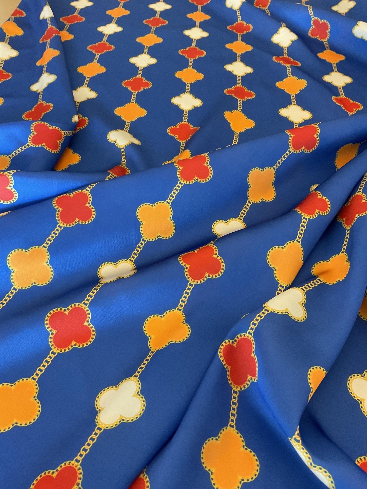 Clover Chain Pattern Fabric, Chain Pattern Navy Blue Color Fabric By The Yard - Whotex Online Fabric Store