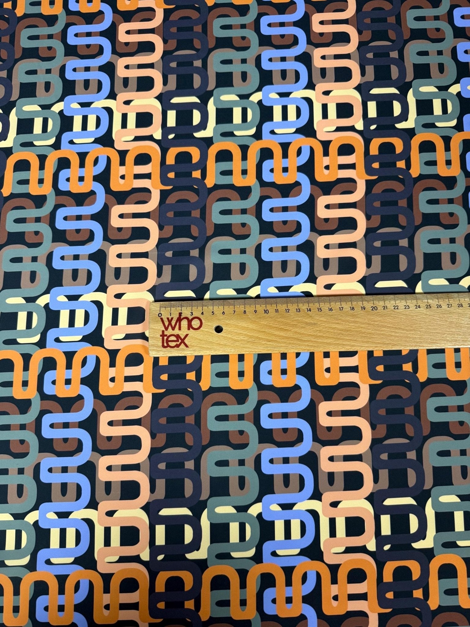 Geometric Retro Chain Link Pattern Fabric - Bold & Trendy Design Fabric By The Yard - Whotex Online Fabric Store