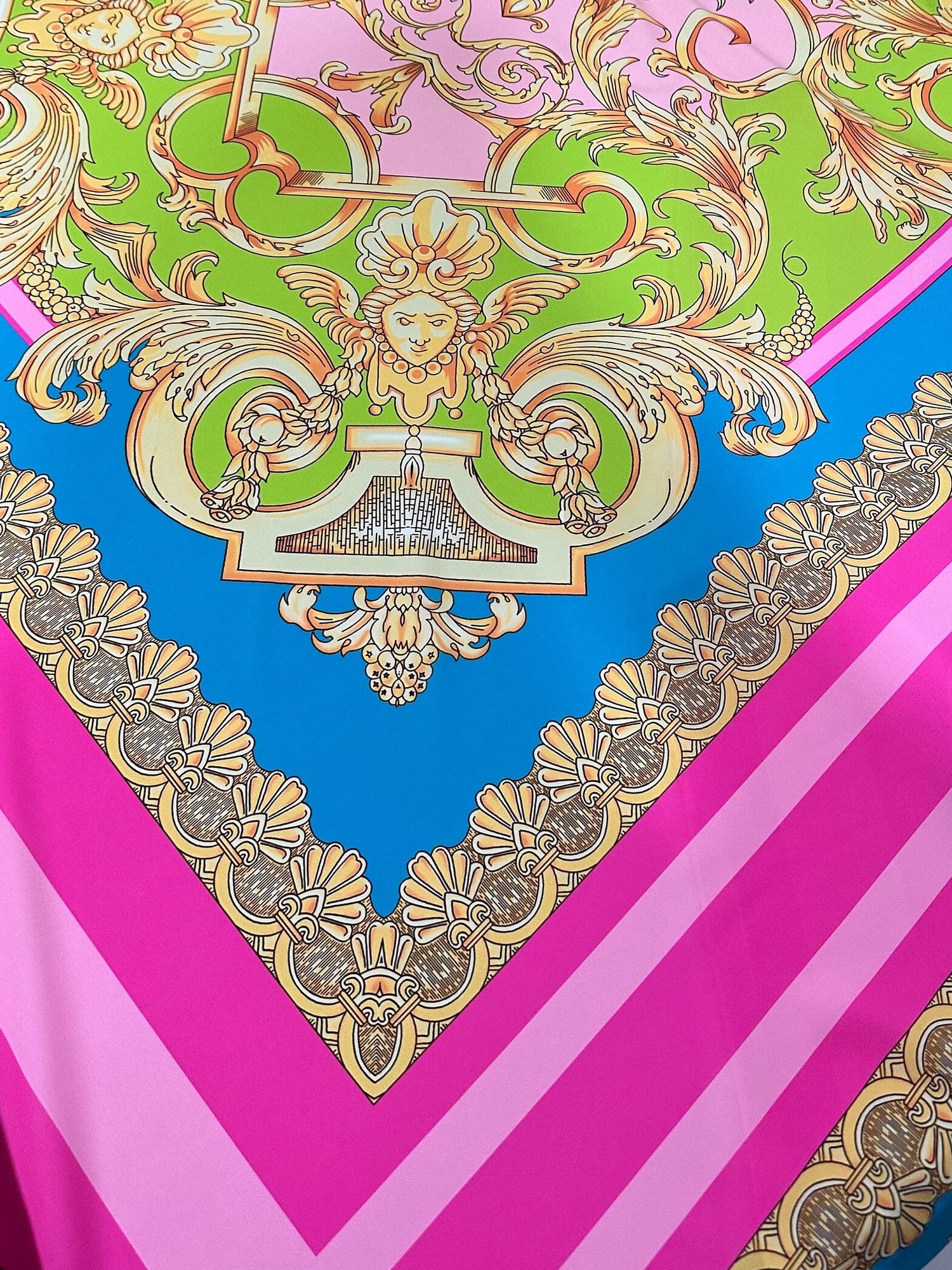 Barockrosa seidiger Kreppstoff