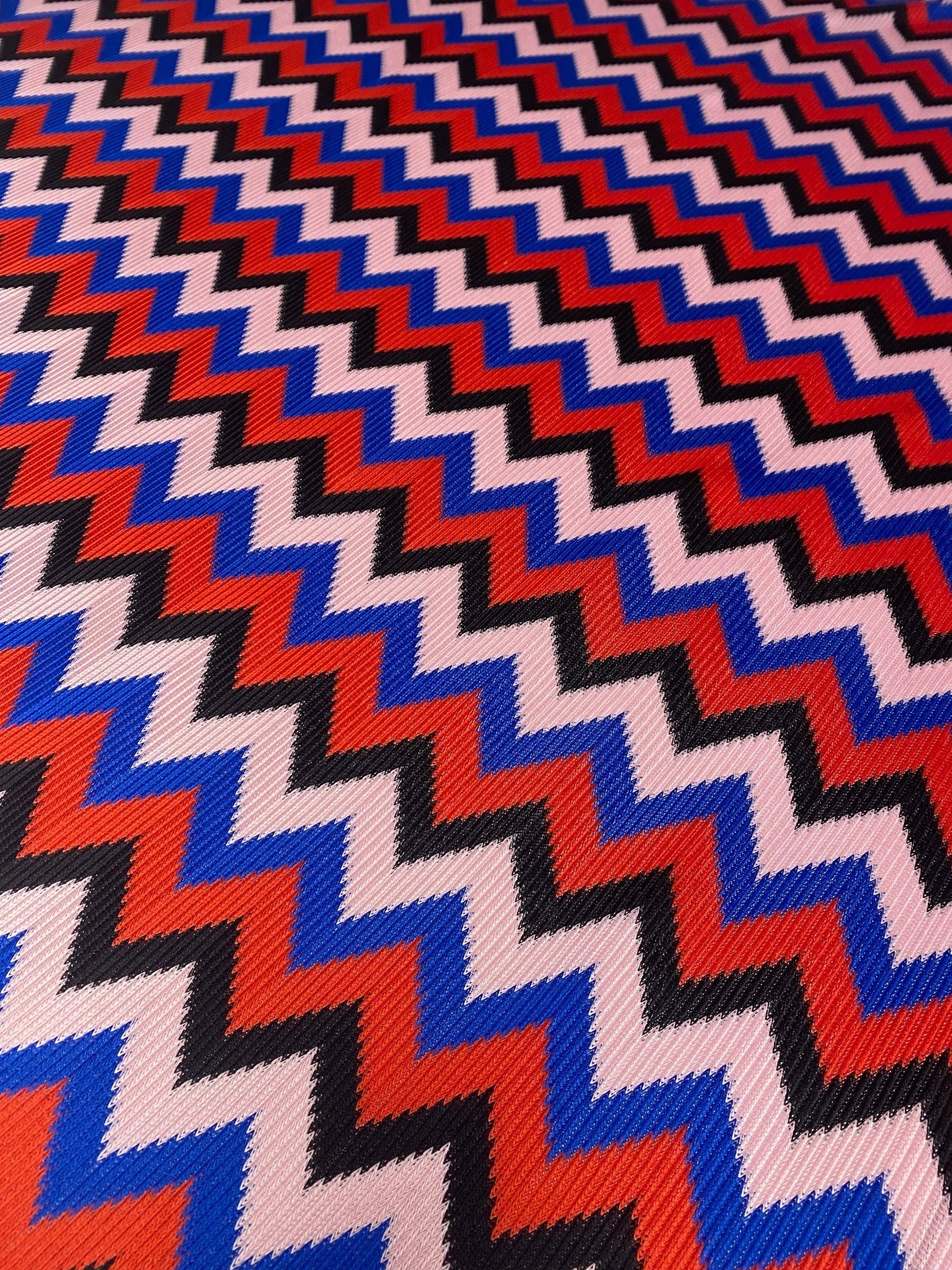 Red Blue Black Zigzag Chevron Pattern Fabric - Whotex Online Fabric Store